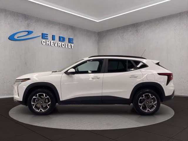 2024 Summit White Chevrolet Trax LT FWD SUV