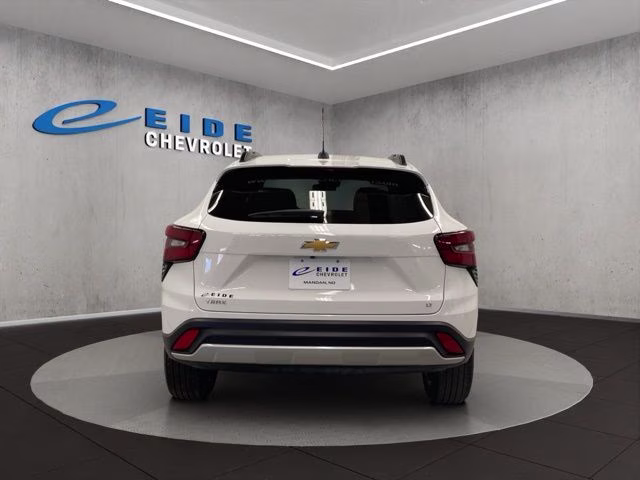 2024 Summit White Chevrolet Trax LT FWD SUV
