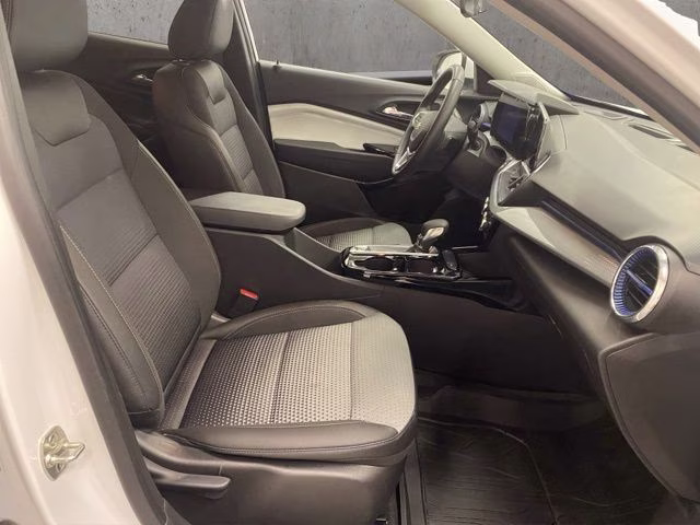 2024 Summit White Chevrolet Trax LT FWD SUV