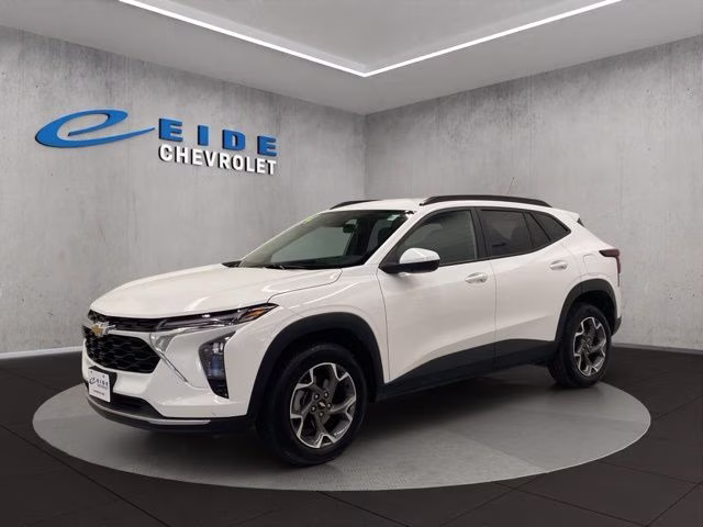 2024 Summit White Chevrolet Trax LT FWD SUV