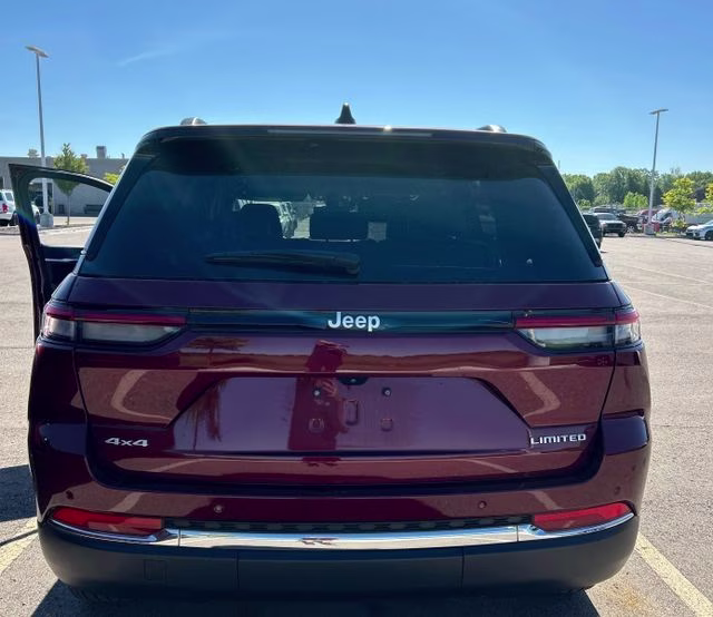 2024 Velvet Red Pearlcoat Jeep Grand Cherokee Limited 4X4 SUV