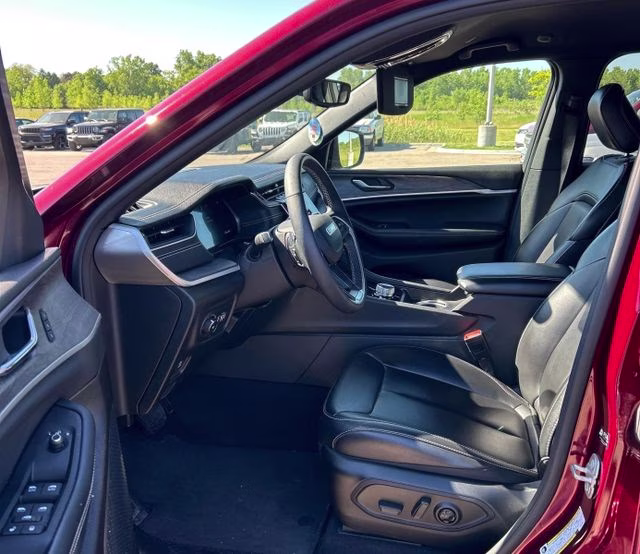 2024 Velvet Red Pearlcoat Jeep Grand Cherokee Limited 4X4 SUV