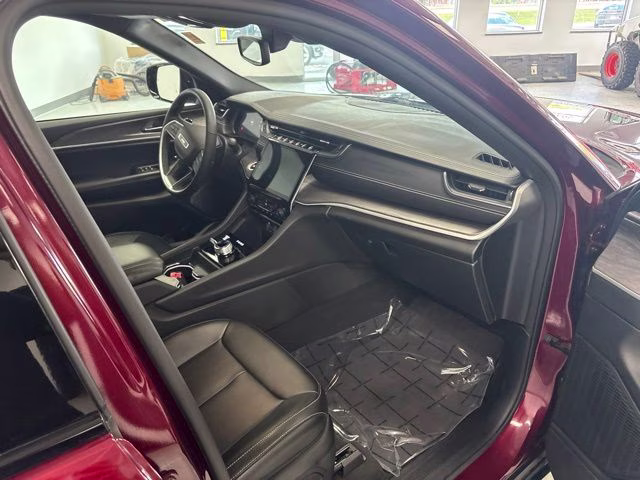 2024 Velvet Red Pearlcoat Jeep Grand Cherokee Limited 4X4 SUV