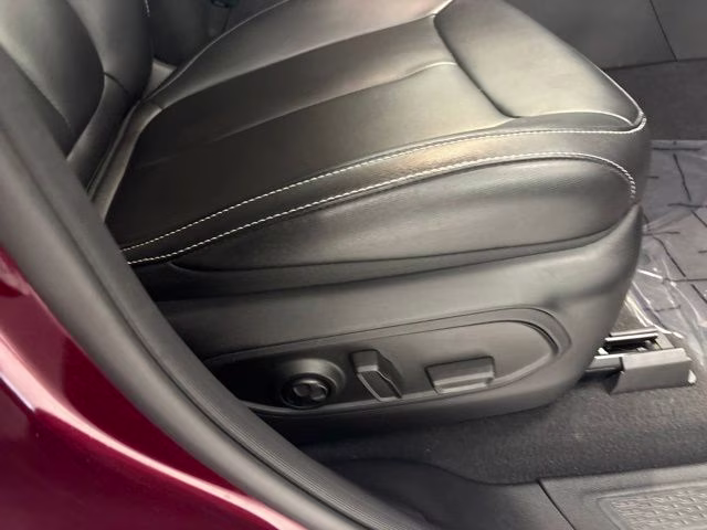 2024 Velvet Red Pearlcoat Jeep Grand Cherokee Limited 4X4 SUV