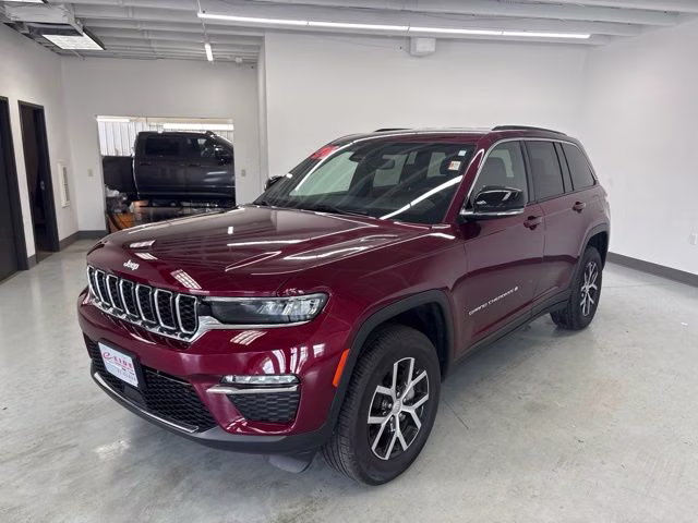2024 Velvet Red Pearlcoat Jeep Grand Cherokee Limited 4X4 SUV