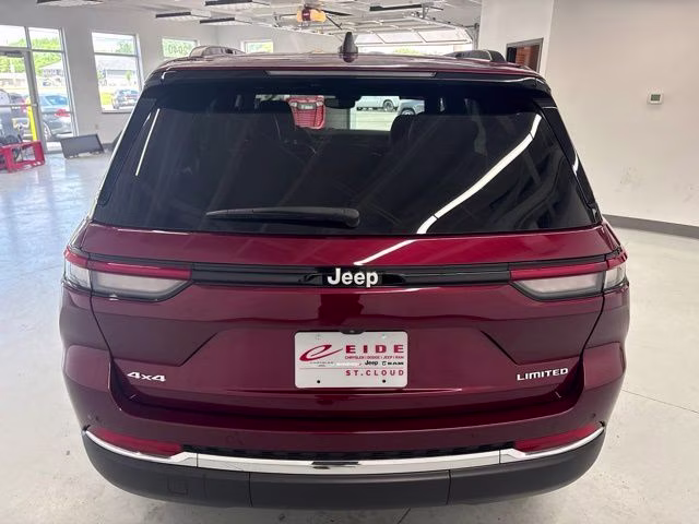 2024 Velvet Red Pearlcoat Jeep Grand Cherokee Limited 4X4 SUV