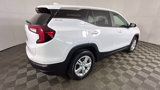 2024 Summit White GMC Terrain SLE FWD SUV