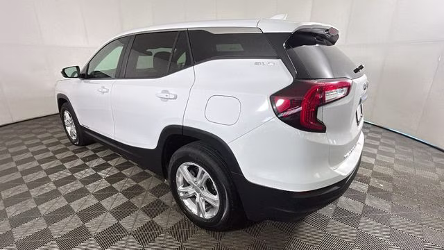 2024 Summit White GMC Terrain SLE FWD SUV
