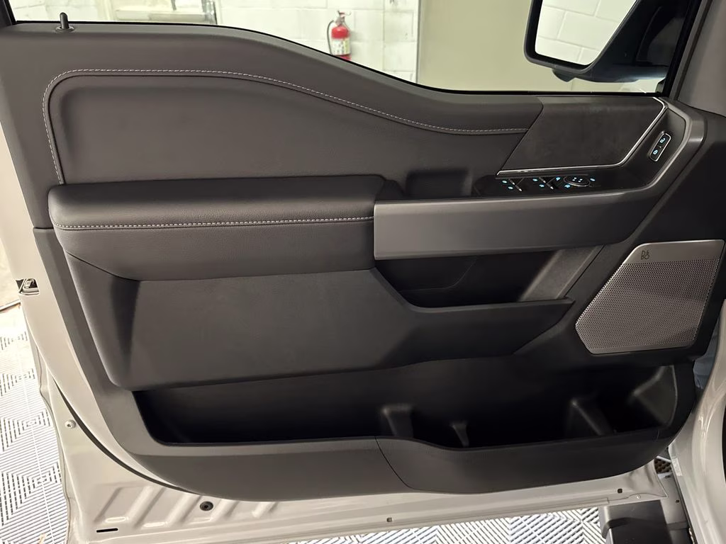 2025 White Metallic Ford F-150 XLT 4X4 Truck