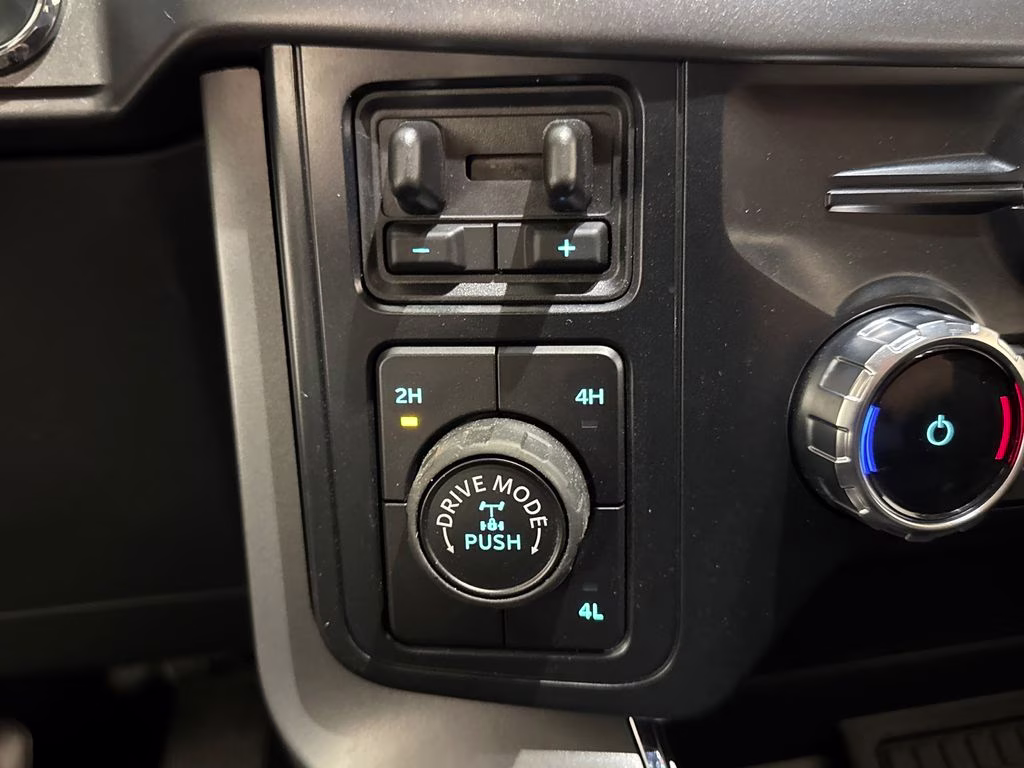 2025 White Metallic Ford F-150 XLT 4X4 Truck