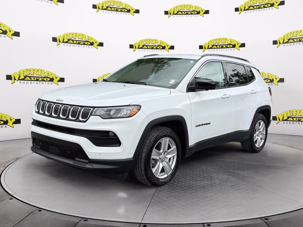 2022 Bright White Clearcoat Jeep Compass Latitude FWD SUV