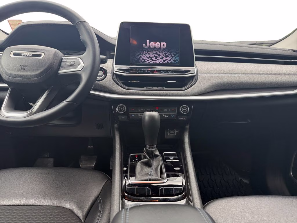 2022 Bright White Clearcoat Jeep Compass Latitude FWD SUV