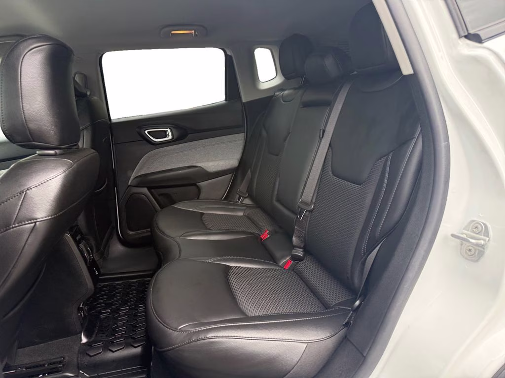 2022 Bright White Clearcoat Jeep Compass Latitude FWD SUV