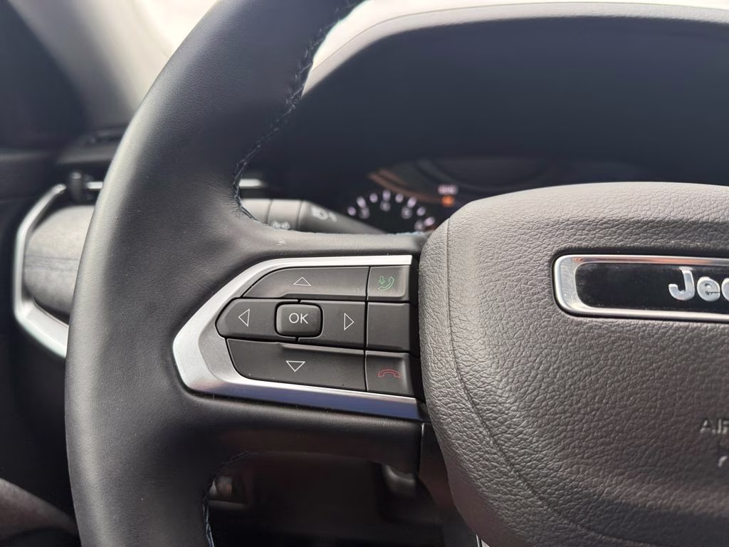 2022 Bright White Clearcoat Jeep Compass Latitude FWD SUV