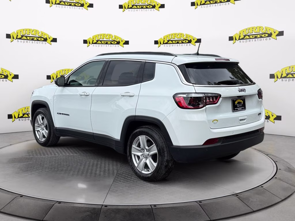 2022 Bright White Clearcoat Jeep Compass Latitude FWD SUV