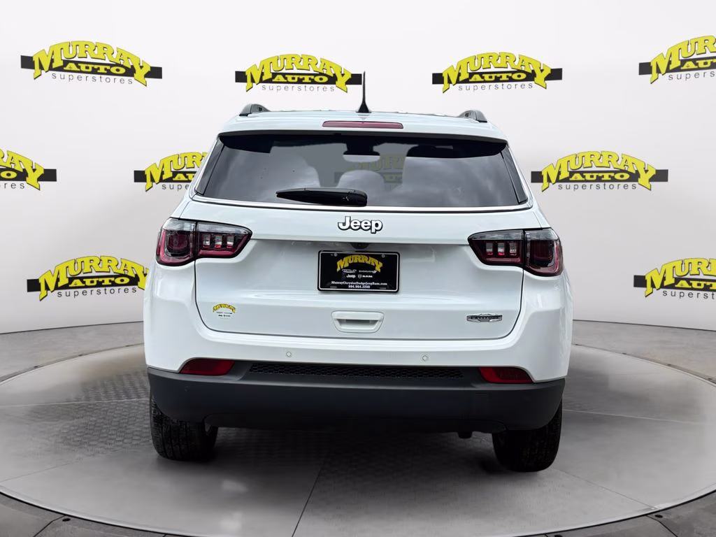 2022 Bright White Clearcoat Jeep Compass Latitude FWD SUV