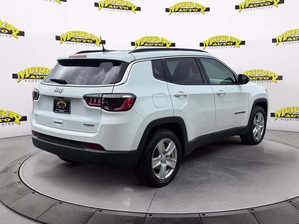 2022 Bright White Clearcoat Jeep Compass Latitude FWD SUV