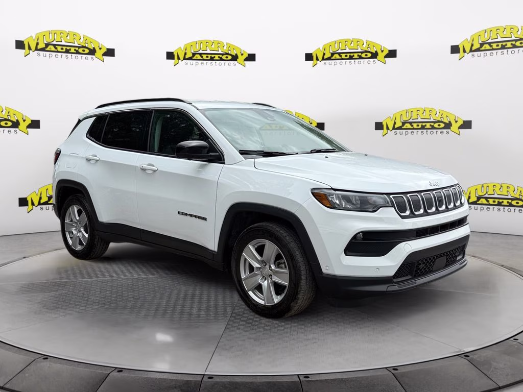 2022 Bright White Clearcoat Jeep Compass Latitude FWD SUV