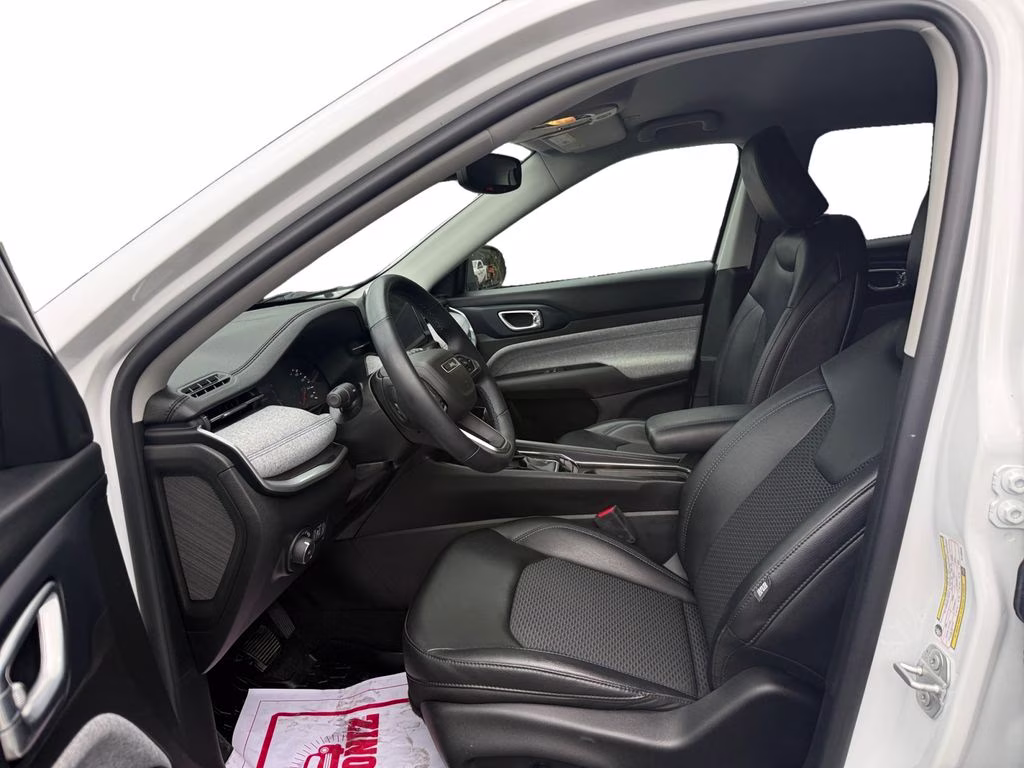2022 Bright White Clearcoat Jeep Compass Latitude FWD SUV