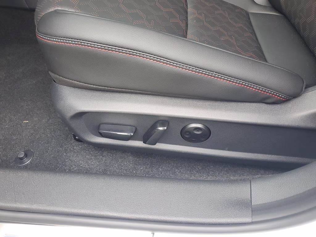 2026 Aspen White/Super Black Nissan Sentra SR FWD Sedan