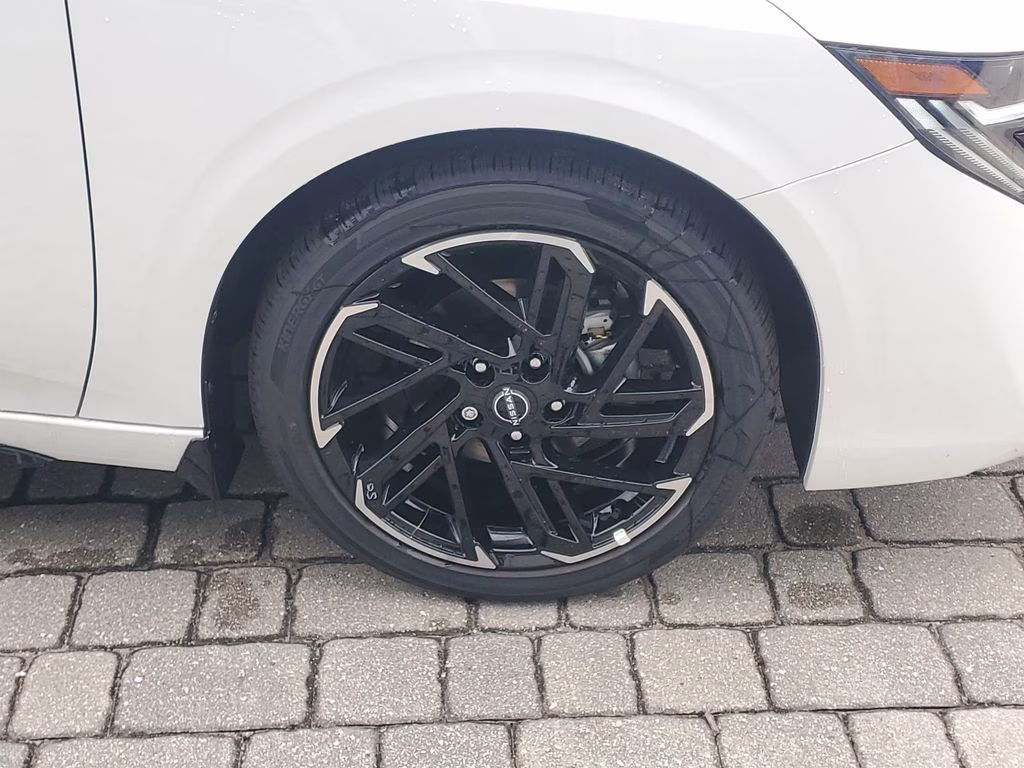 2026 Aspen White/Super Black Nissan Sentra SR FWD Sedan