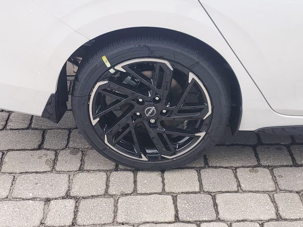2026 Aspen White/Super Black Nissan Sentra SR FWD Sedan