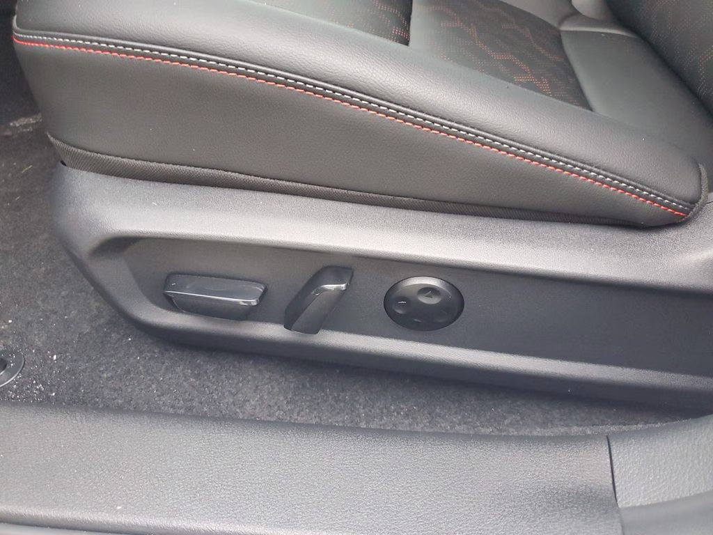 2026 Aspen White/Super Black Nissan Sentra SR FWD Sedan