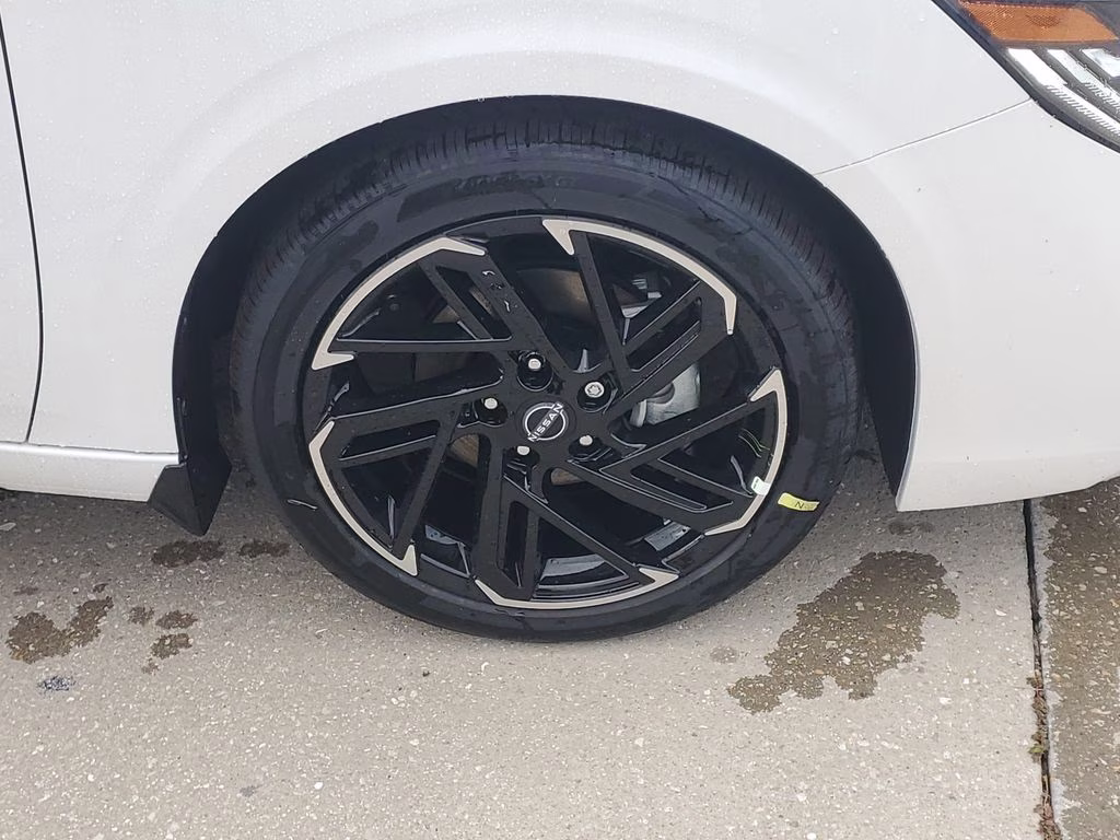 2026 Aspen White/Super Black Nissan Sentra SR FWD Sedan