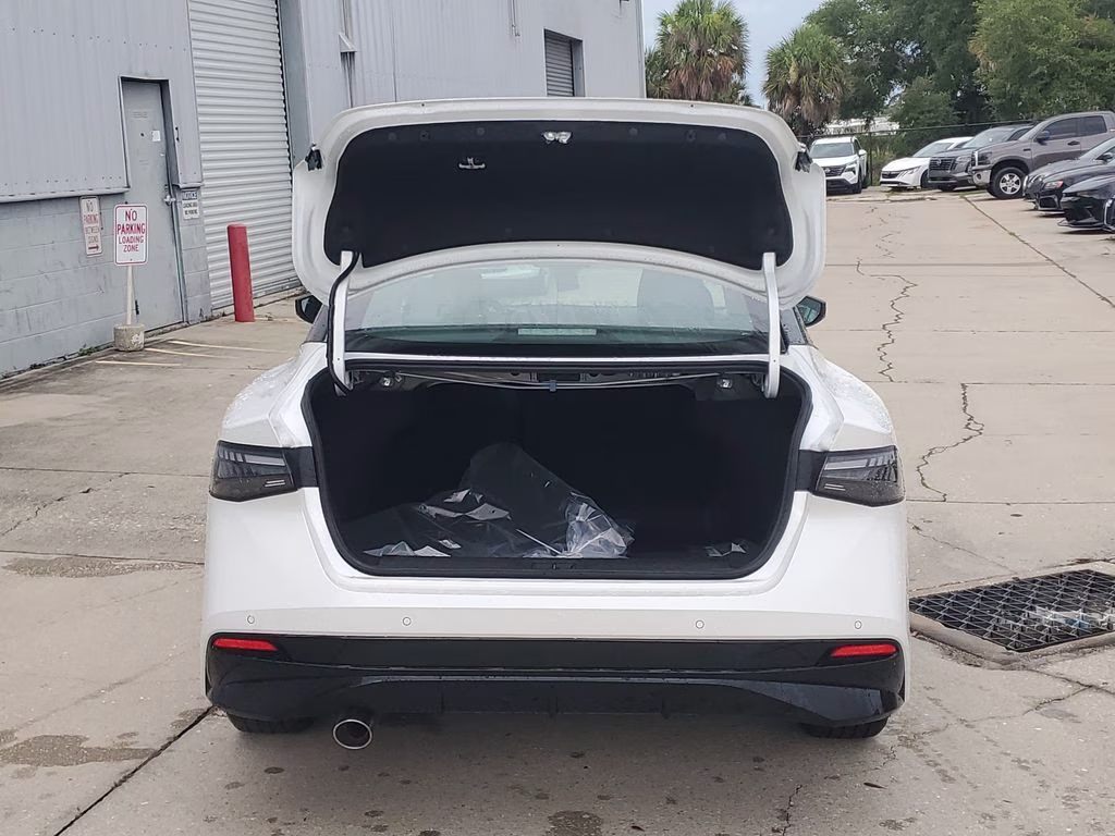 2026 Aspen White/Super Black Nissan Sentra SR FWD Sedan