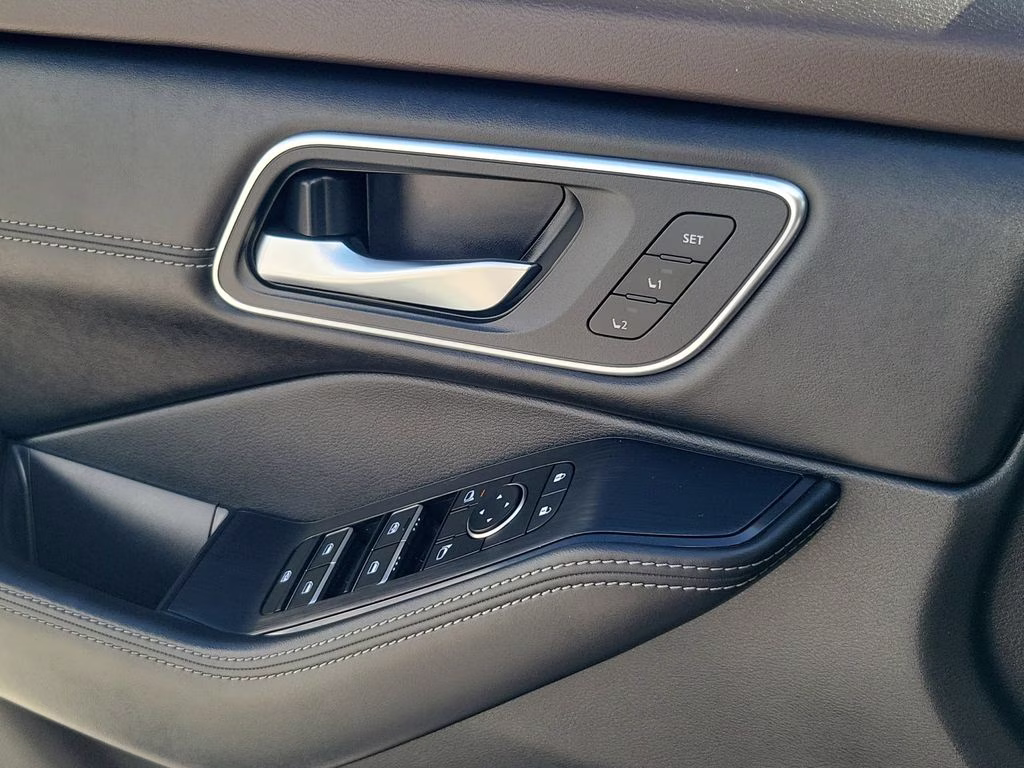 2021 Champagne Silver Metallic Nissan Rogue SL FWD SUV