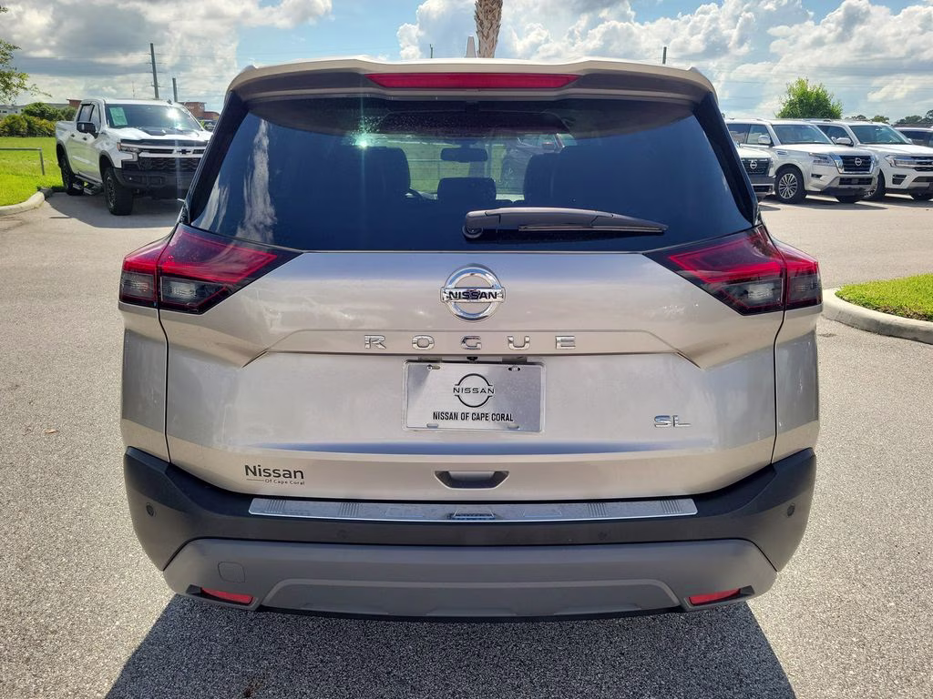 2021 Champagne Silver Metallic Nissan Rogue SL FWD SUV
