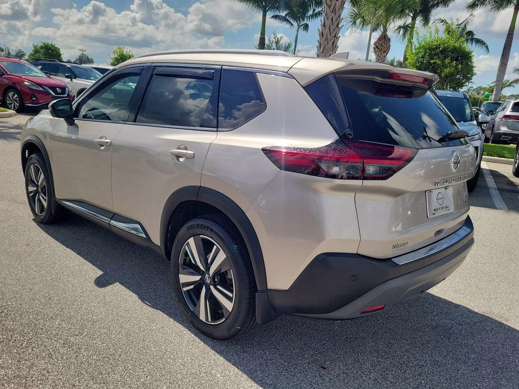 2021 Champagne Silver Metallic Nissan Rogue SL FWD SUV