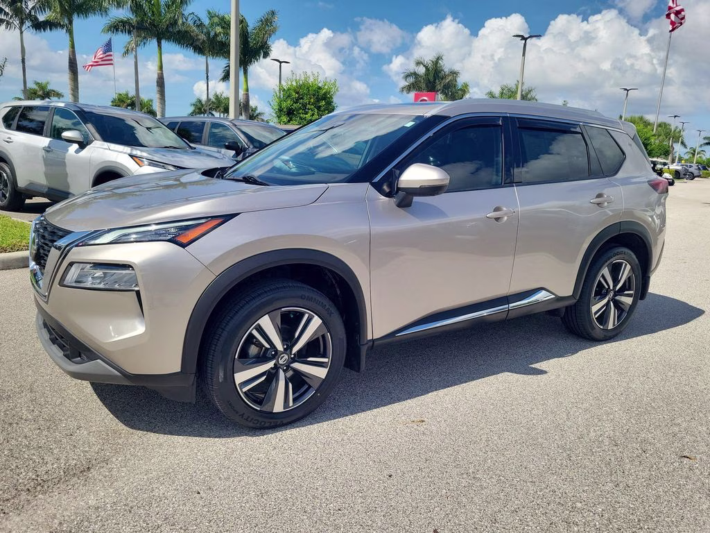 2021 Champagne Silver Metallic Nissan Rogue SL FWD SUV