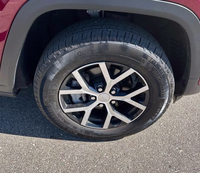 2024 Velvet Red Pearlcoat Jeep Grand Cherokee Limited 4X4 SUV