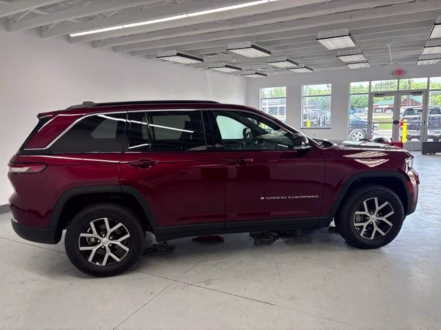 2024 Velvet Red Pearlcoat Jeep Grand Cherokee Limited 4X4 SUV