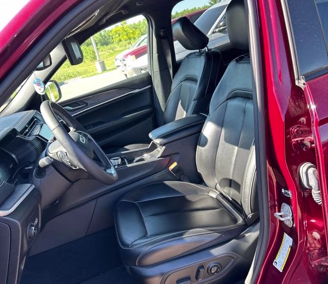 2024 Velvet Red Pearlcoat Jeep Grand Cherokee Limited 4X4 SUV