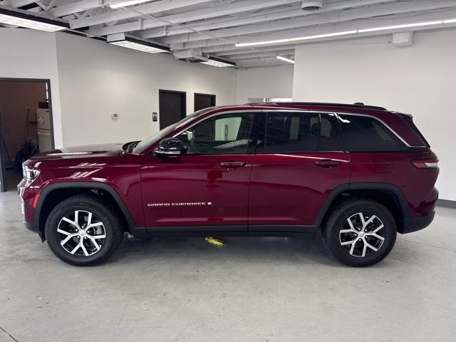 2024 Velvet Red Pearlcoat Jeep Grand Cherokee Limited 4X4 SUV