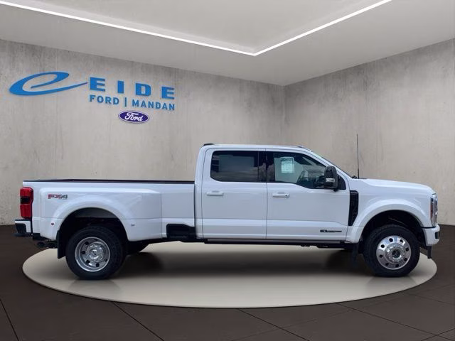 2026 Star White Metallic TC Ford Super Duty F-450 DRW Platinum 4X4 Truck