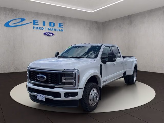 2026 Star White Metallic TC Ford Super Duty F-450 DRW Platinum 4X4 Truck