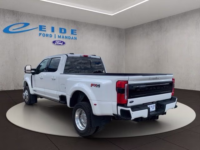 2026 Star White Metallic TC Ford Super Duty F-450 DRW Platinum 4X4 Truck