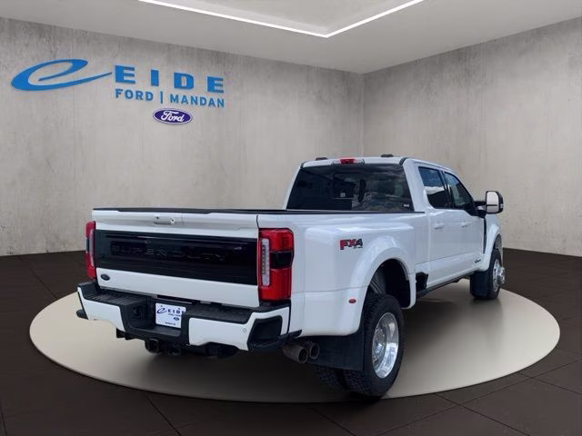 2026 Star White Metallic TC Ford Super Duty F-450 DRW Platinum 4X4 Truck