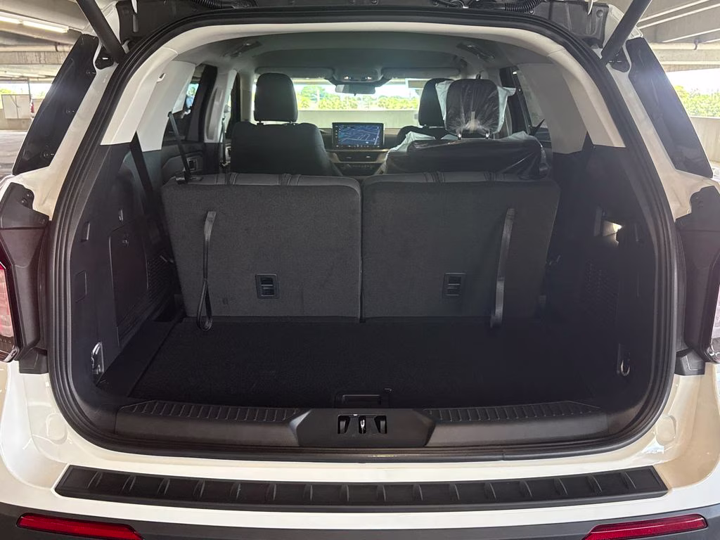 2026 Star White Metallic Tri-Coat Ford Explorer Active RWD SUV