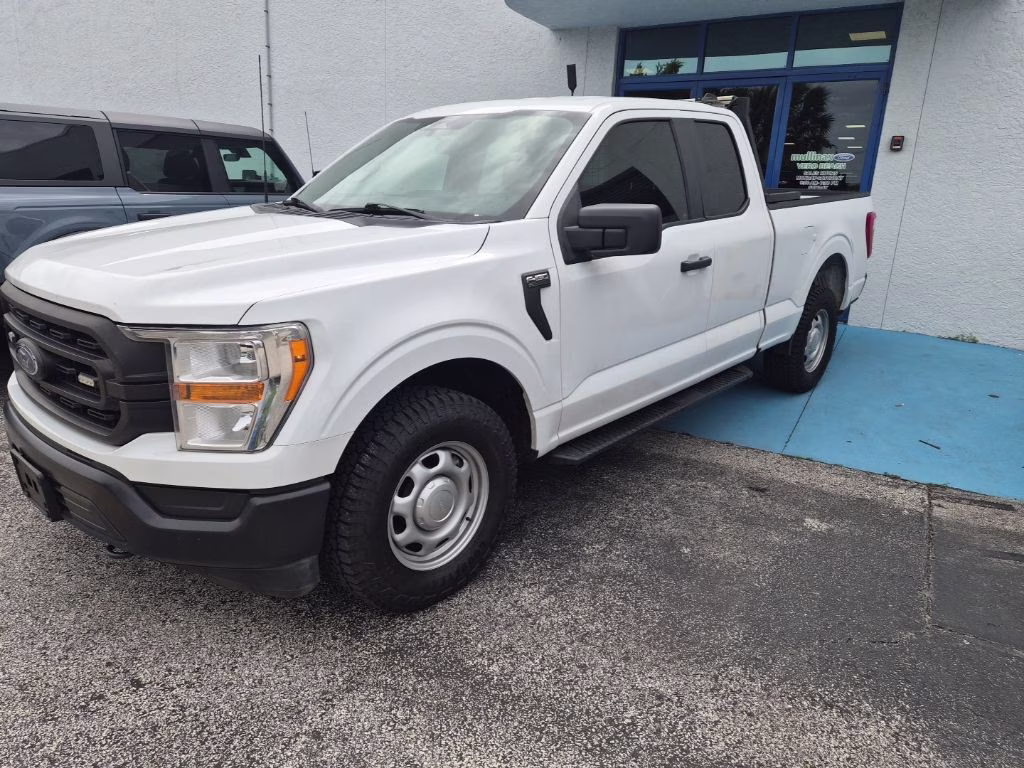 2022 Oxford White Ford F-150 XL 4X4 Truck