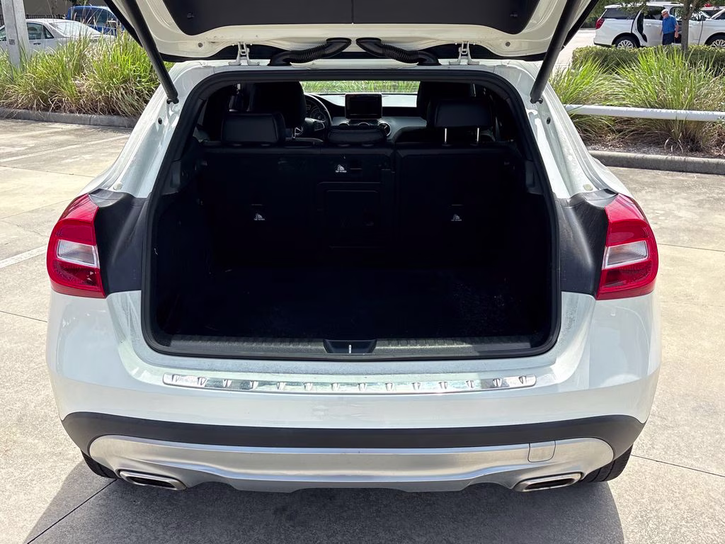 2017 White Mercedes-Benz GLA GLA 250 FWD SUV