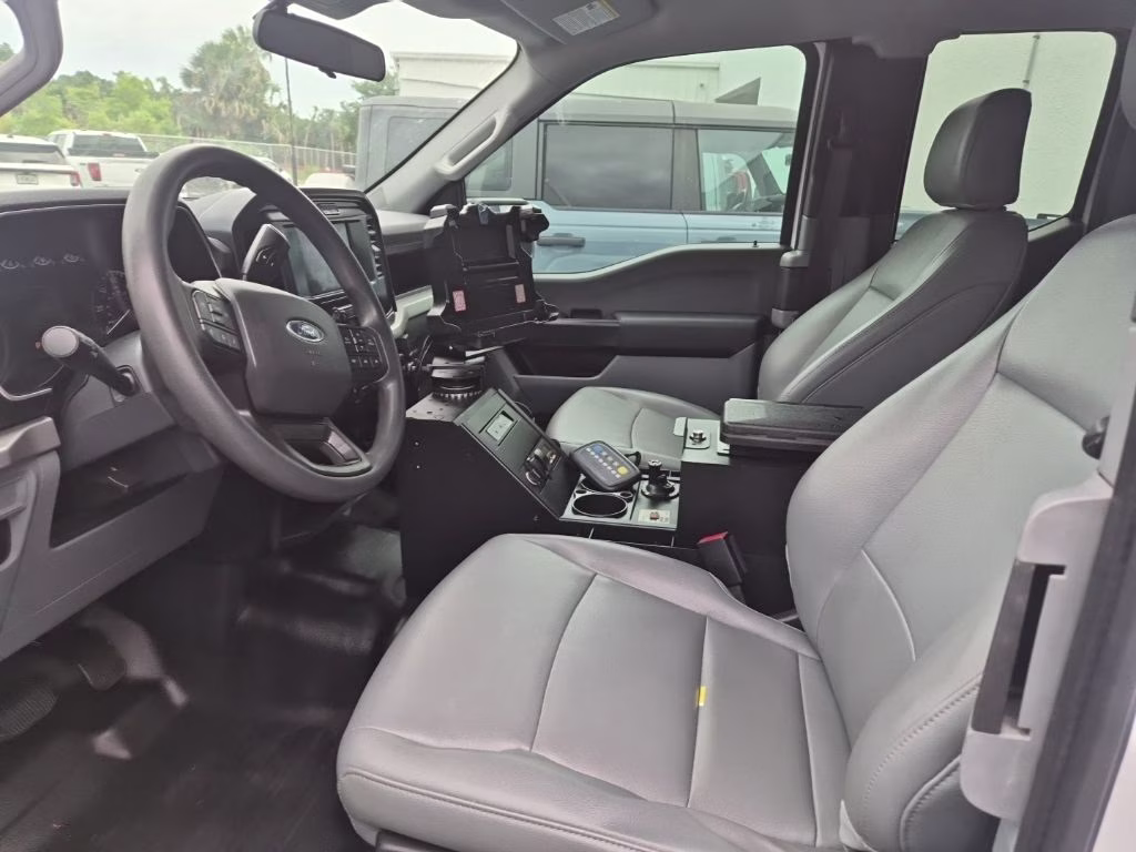 2022 Oxford White Ford F-150 XL 4X4 Truck