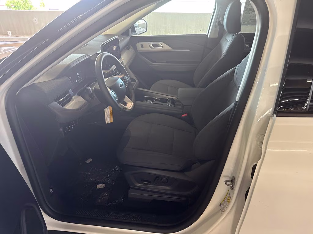 2026 Star White Metallic Tri-Coat Ford Explorer Active RWD SUV