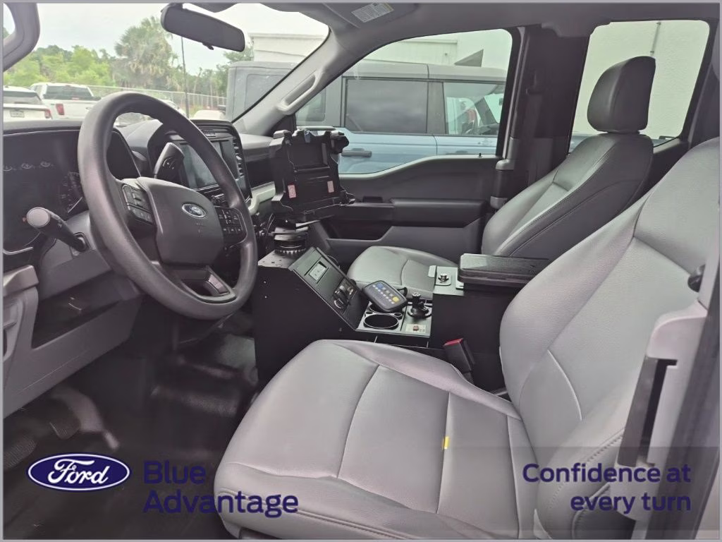 2022 Oxford White Ford F-150 XL 4X4 Truck