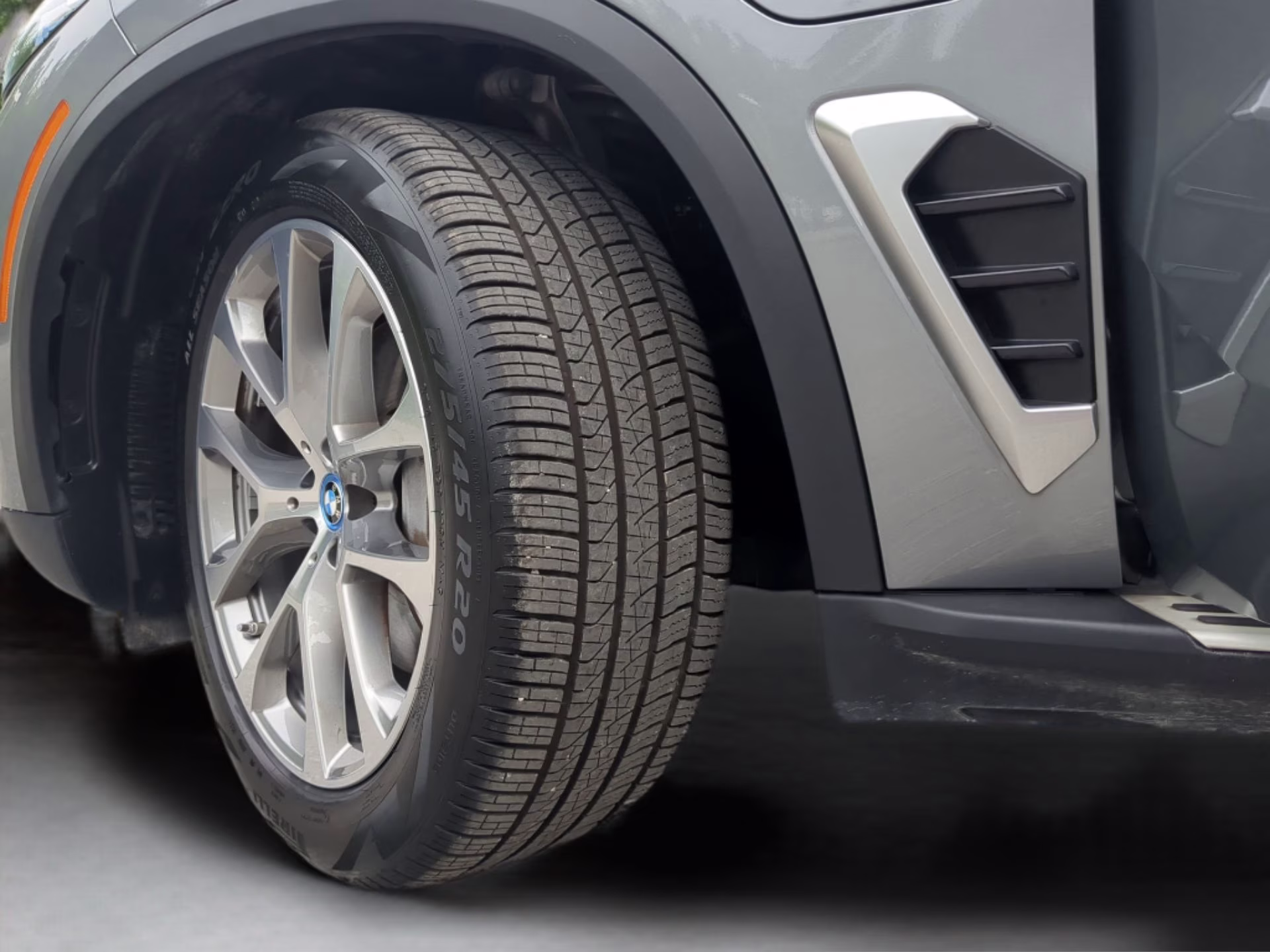 2025 Skyscraper Gray Metallic BMW X5 xDrive50e AWD SUV