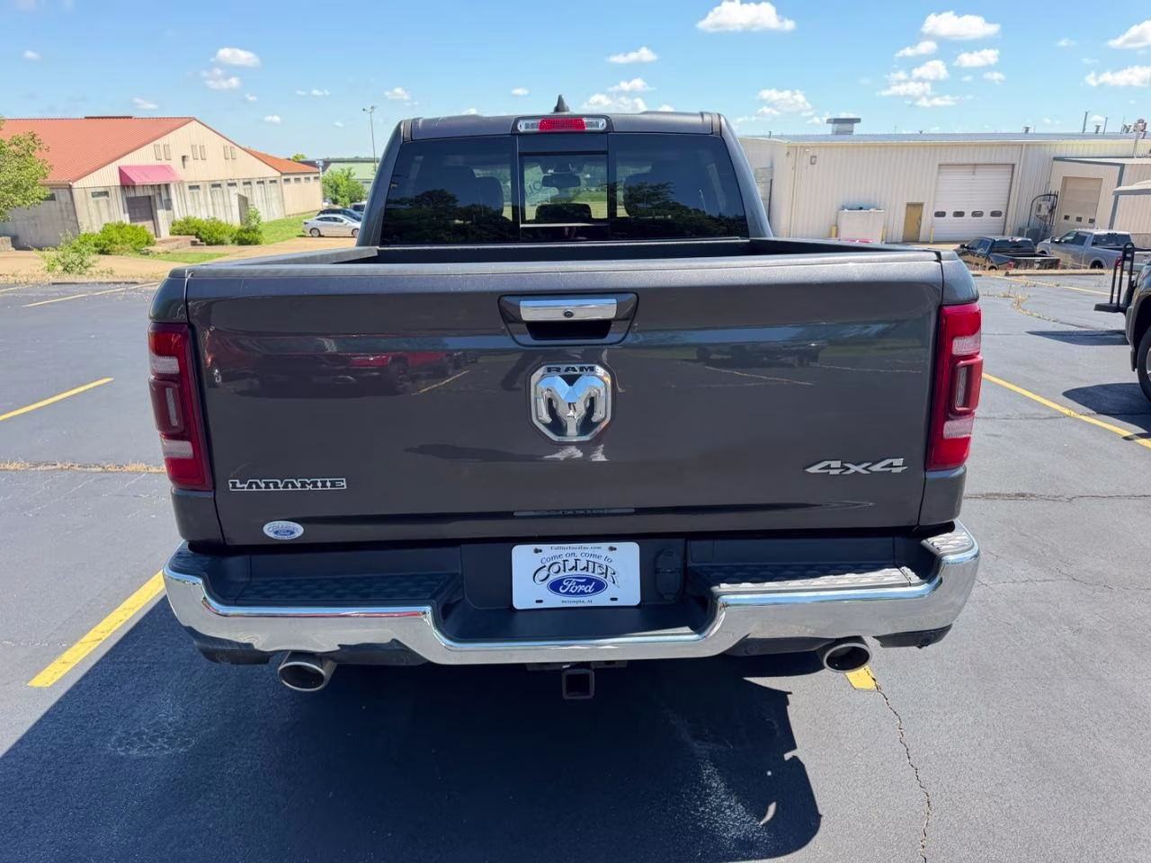 2019 Granite Crystal Metallic Clearcoat Ram 1500 4WD Laramie Crew Cab 4X4 Truck