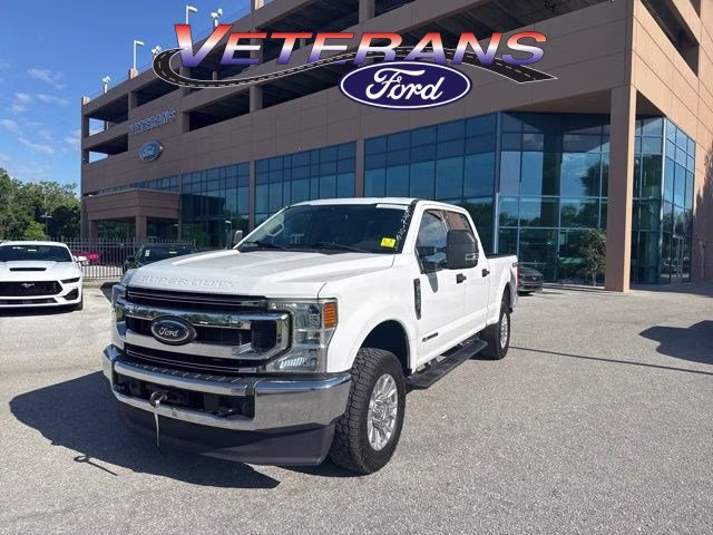 2022 Oxford White Ford Super Duty F-250 SRW XLT Crew Cab Pickup 4X4 Truck